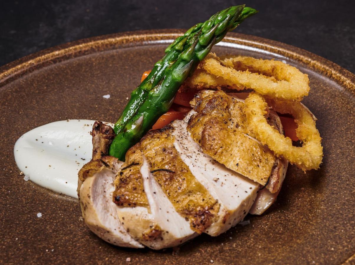 Movenpick Jumeirah Village Triangle Dubai Bagian luar foto A pork chop prepared sous vide