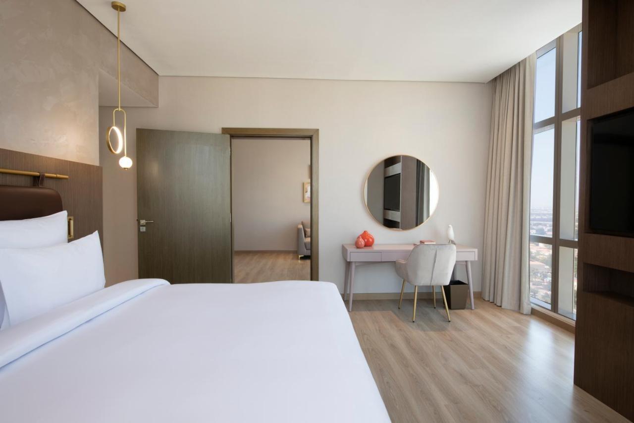 Movenpick Jumeirah Village Triangle Dubai Bagian luar foto A bedroom at the hotel