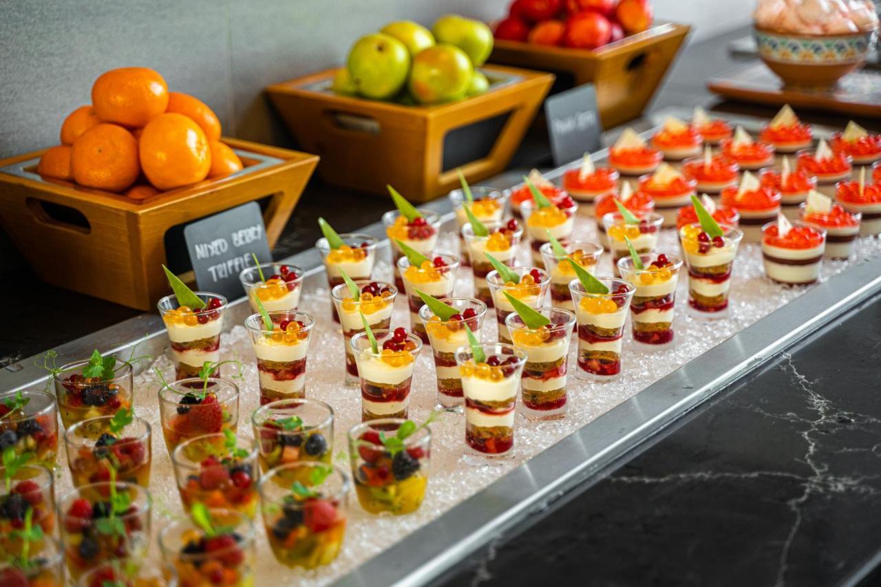 Movenpick Jumeirah Village Triangle Dubai Bagian luar foto A dessert buffet