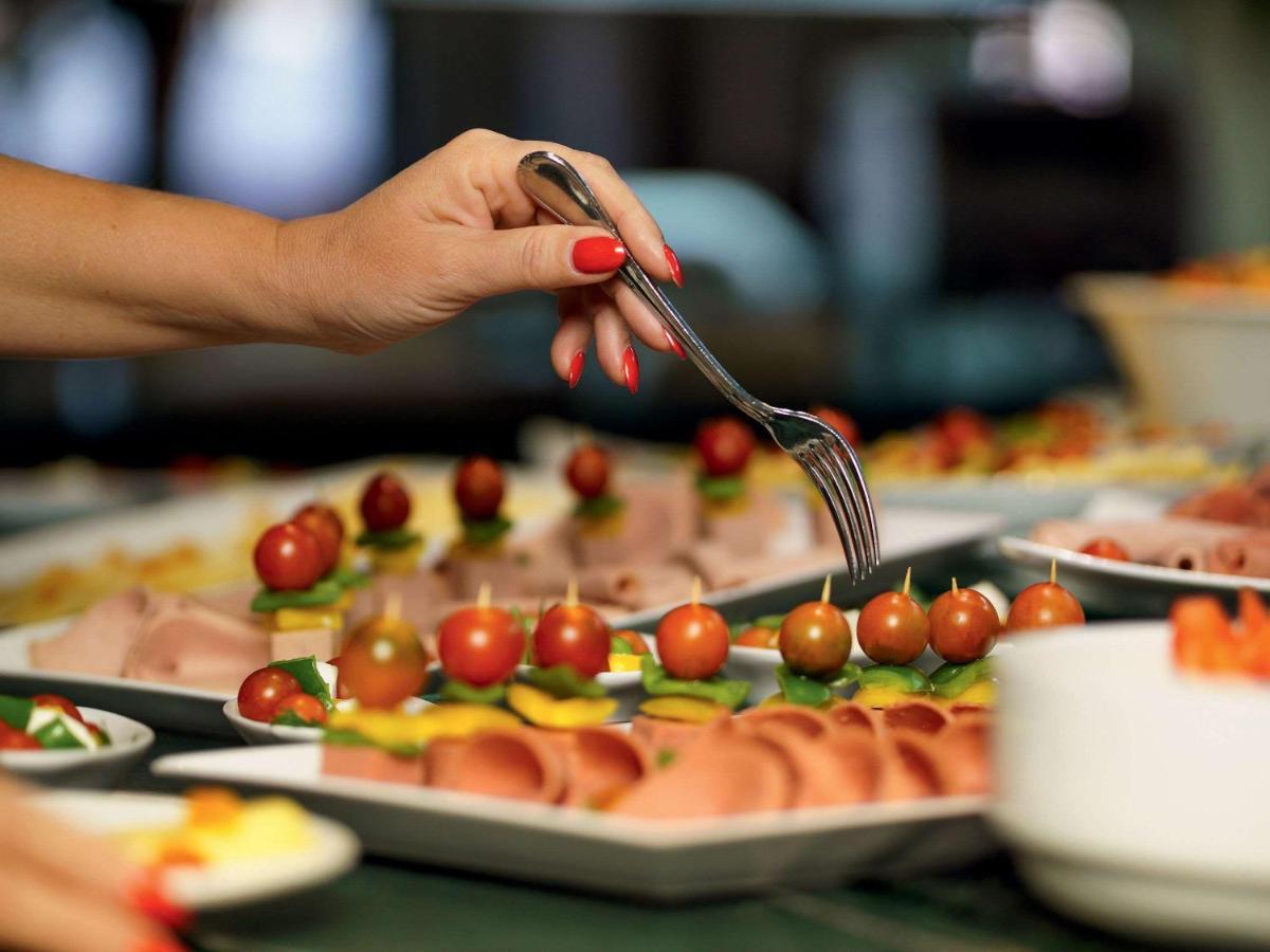 Movenpick Jumeirah Village Triangle Dubai Bagian luar foto A buffet