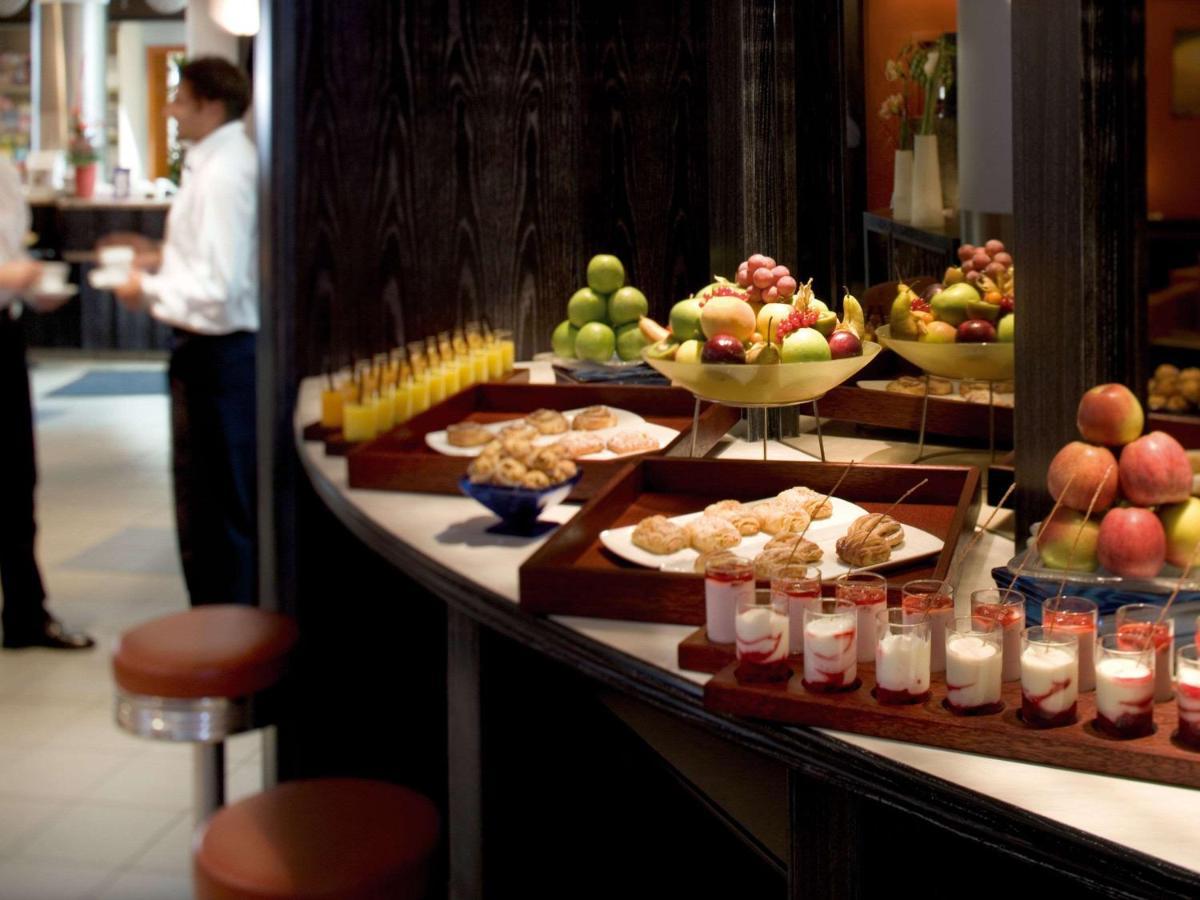 Movenpick Jumeirah Village Triangle Dubai Bagian luar foto A buffet at a hotel