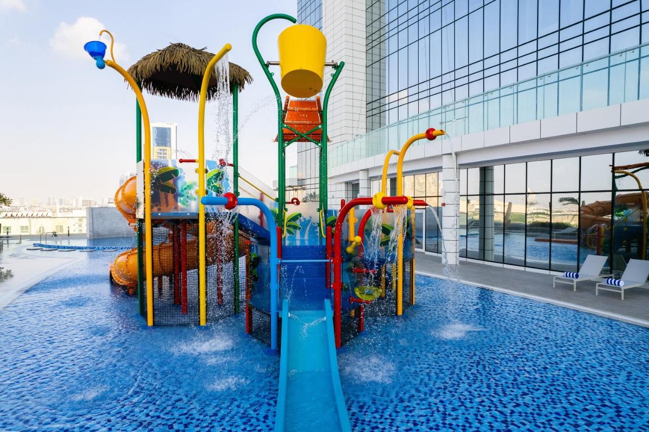 Movenpick Jumeirah Village Triangle Dubai Bagian luar foto A water park in Dubai
