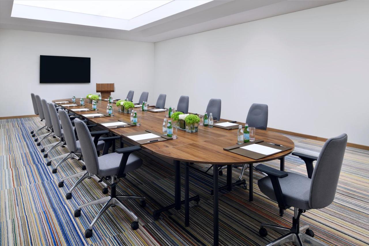 Movenpick Jumeirah Village Triangle Dubai Bagian luar foto A boardroom