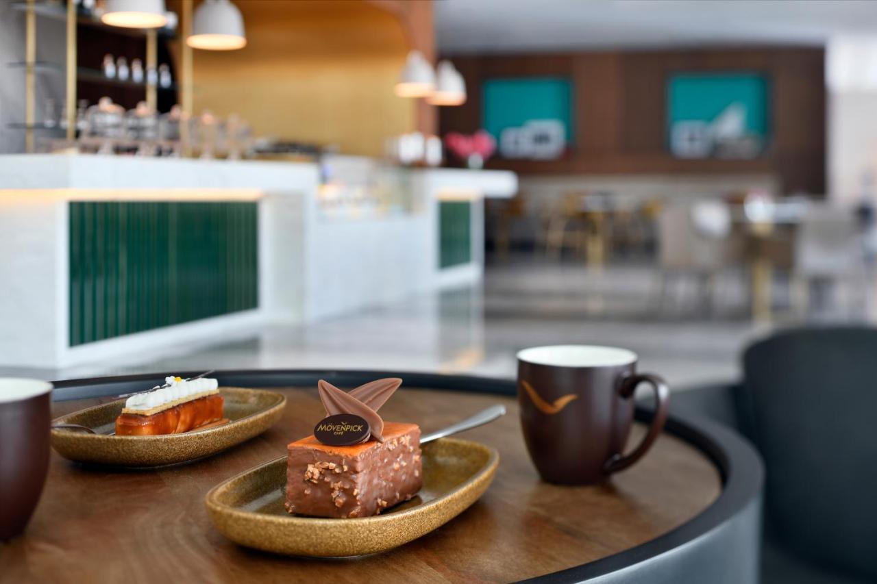 Movenpick Jumeirah Village Triangle Dubai Bagian luar foto The Lounge at London Heathrow Airport